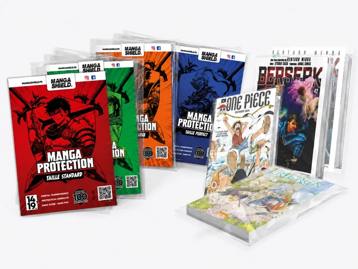 Pochettes de protections manga shield disposé à côté d'une pile de manga protégés
